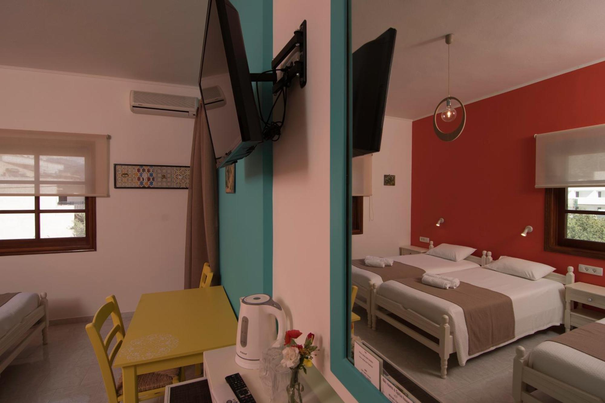 Niki Rooms Palaiochora Pokoj fotografie